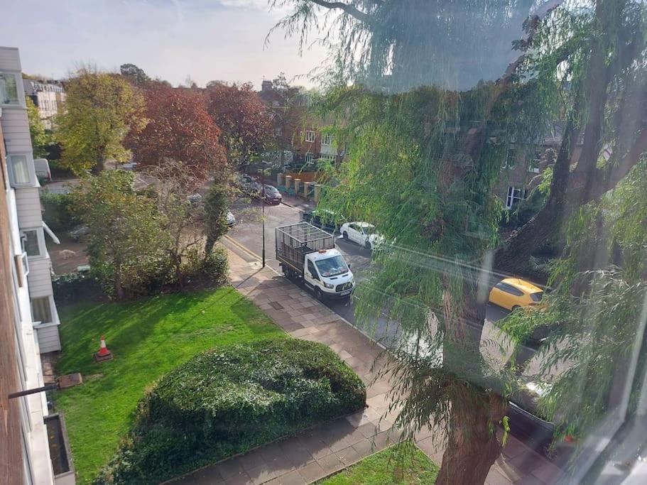2 Bed Flat, Bounds Green, Piccadilly Line, London N11 Εξωτερικό φωτογραφία