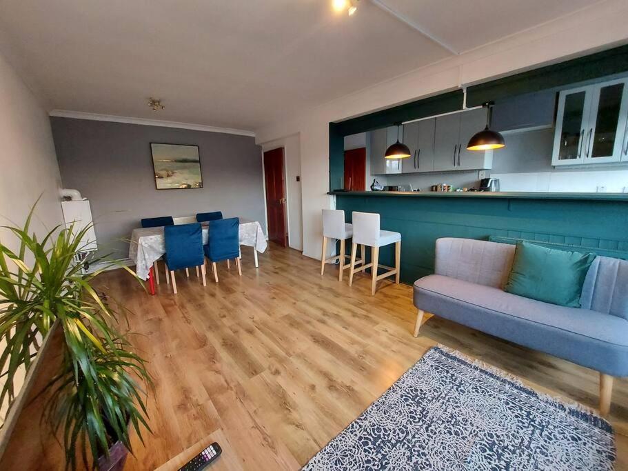 2 Bed Flat, Bounds Green, Piccadilly Line, London N11 Εξωτερικό φωτογραφία