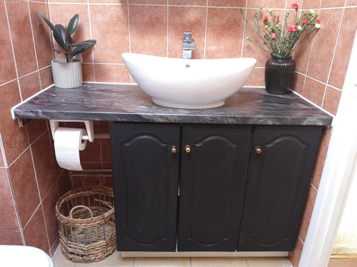 2 Bed Flat, Bounds Green, Piccadilly Line, London N11 Εξωτερικό φωτογραφία